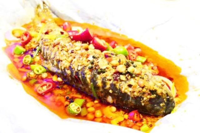舌尖上的绝味：蛋二三纸包鱼